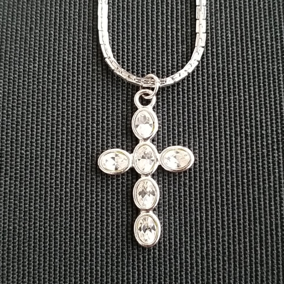 🌈2/$22 Crystal cross necklace - Picture 1 of 5